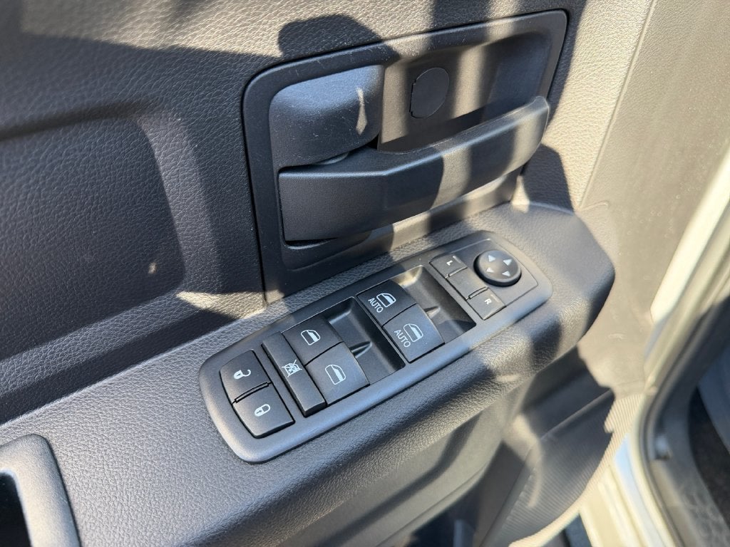 2017 RAM 2500 Tradesman Crew Cab 4x4 6'4" Box