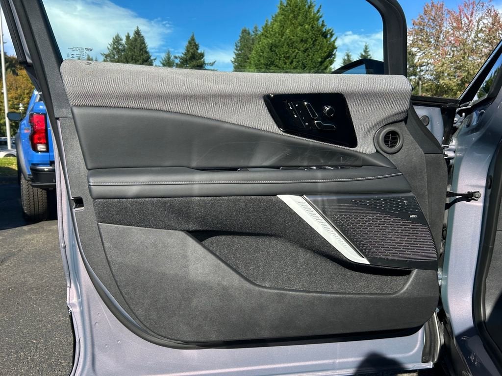2025 Cadillac OPTIQ Luxury 1