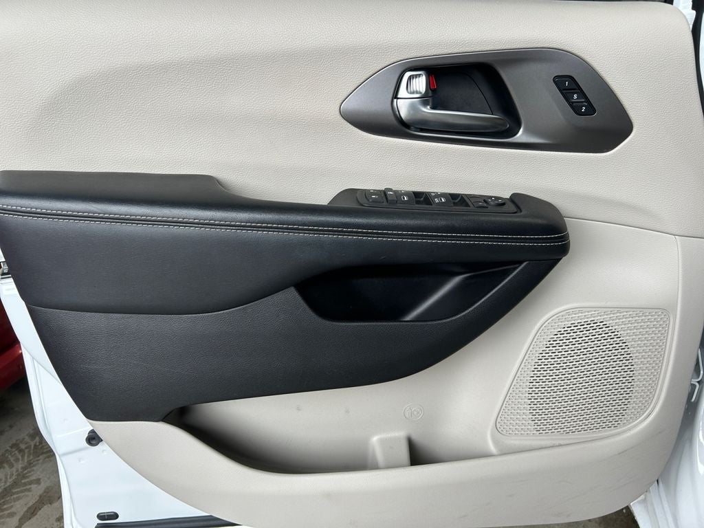 2021 Chrysler Pacifica Touring L