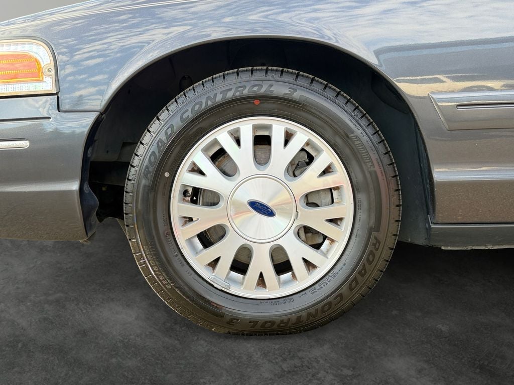 2005 Ford Crown Victoria LX
