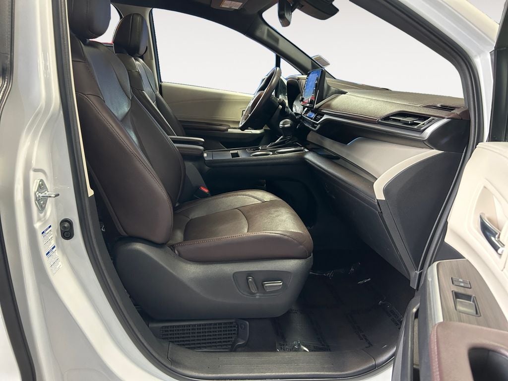 2022 Toyota Sienna Platinum 7 Passenger
