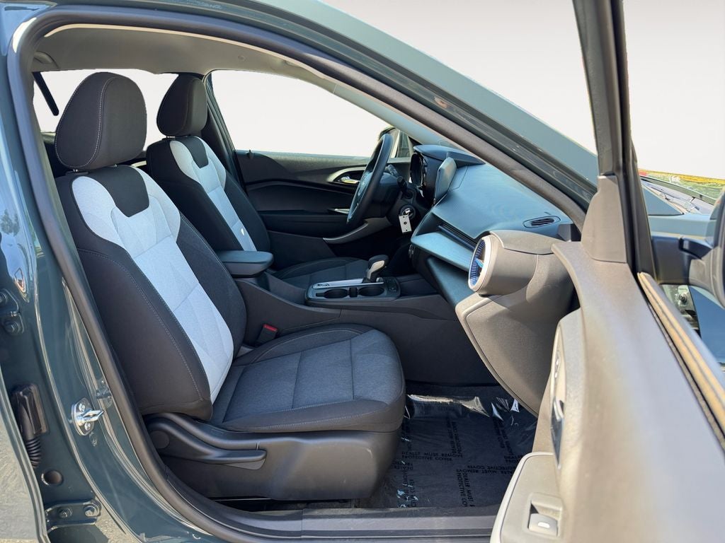 2025 Chevrolet Trax LS