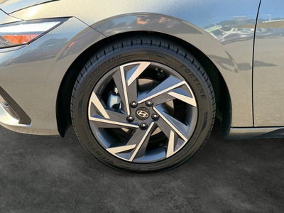 2025 Hyundai ELANTRA Limited