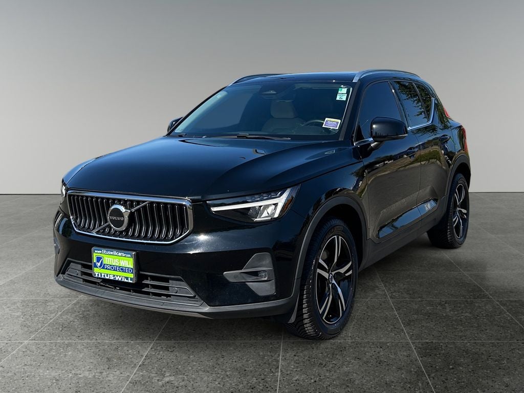 2023 Volvo XC40 B5 Plus Bright Theme