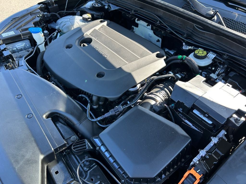 2023 Volvo XC40 B5 Plus Bright Theme