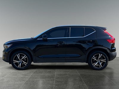 2023 Volvo XC40 B5 Plus Bright Theme