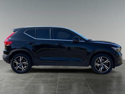 2023 Volvo XC40 B5 Plus Bright Theme