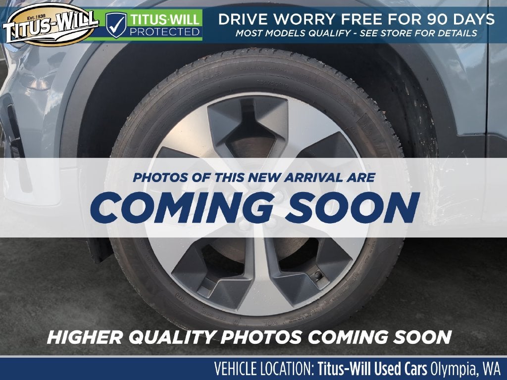 2023 Volvo XC40 B5 Plus Dark Theme