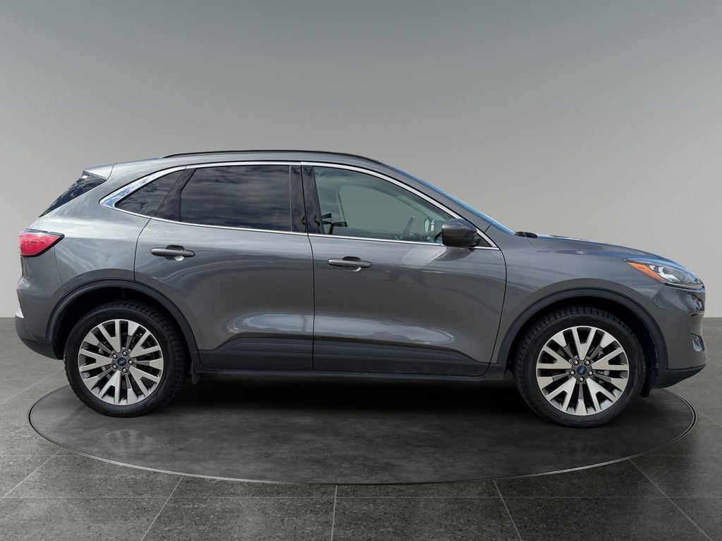 2022 Ford Escape Hybrid Titanium