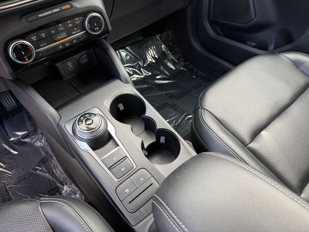 2022 Ford Escape Hybrid Titanium