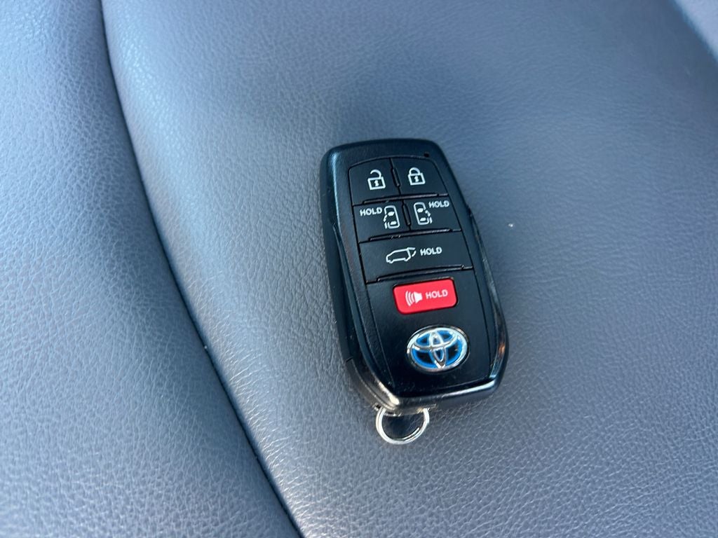 2022 Toyota Sienna XSE 7 Passenger