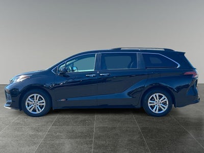 2022 Toyota Sienna XSE 7 Passenger
