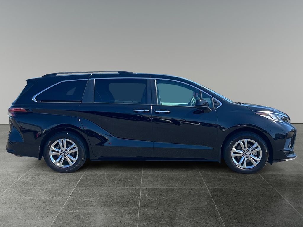 2022 Toyota Sienna XSE 7 Passenger