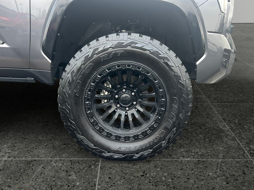 2023 Toyota Tundra Platinum 6" LIFTED W/ FUEL WHEELS