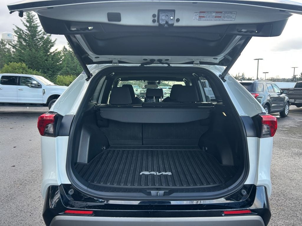 2022 Toyota RAV4 Hybrid SE