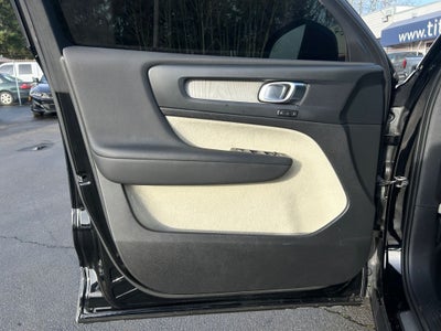 2023 Volvo XC40 B5 Plus Bright Theme