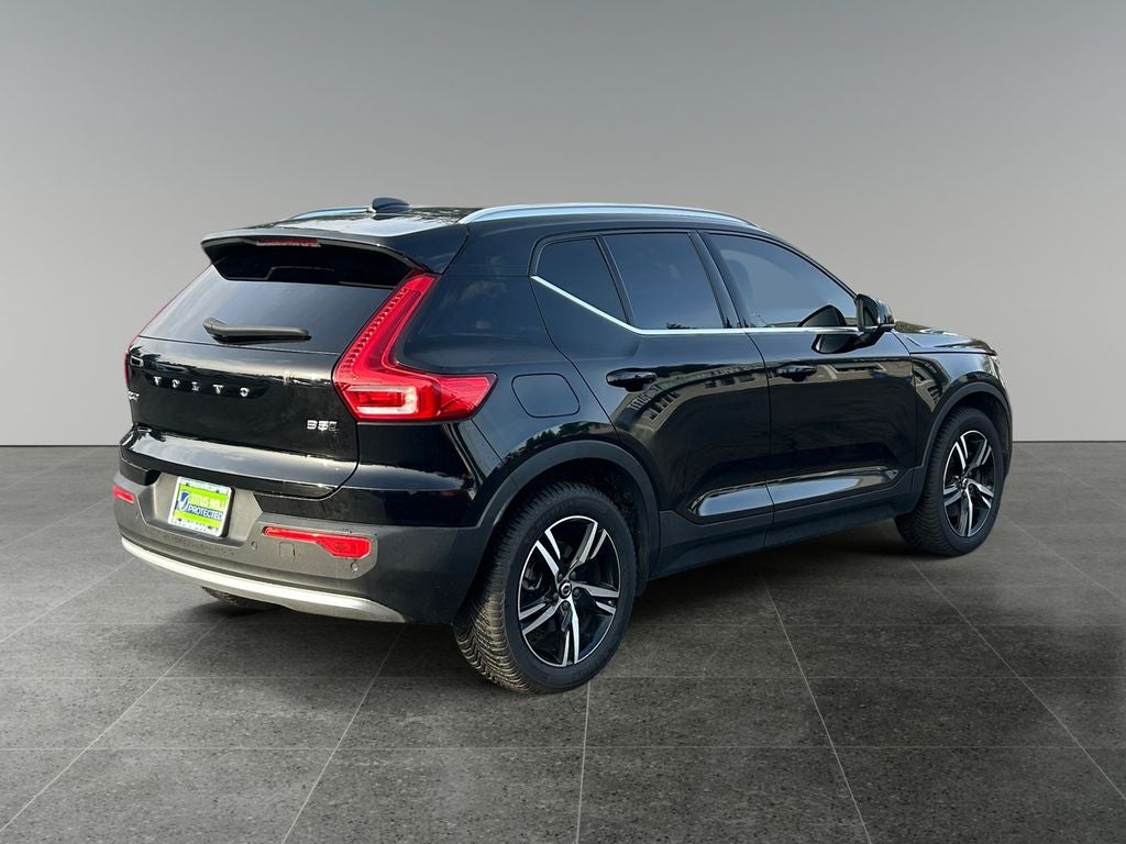 2023 Volvo XC40 B5 Plus Bright Theme
