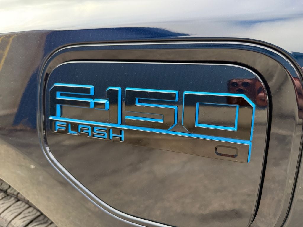2025 Ford F-150 Lightning Flash