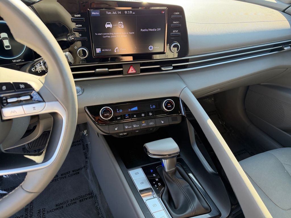 2022 Hyundai ELANTRA SEL
