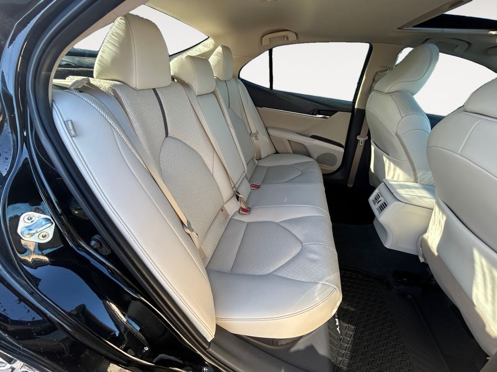 2022 Toyota Camry Hybrid SE