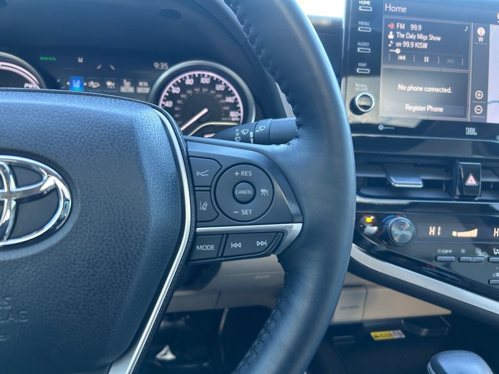 2022 Toyota Camry Hybrid SE