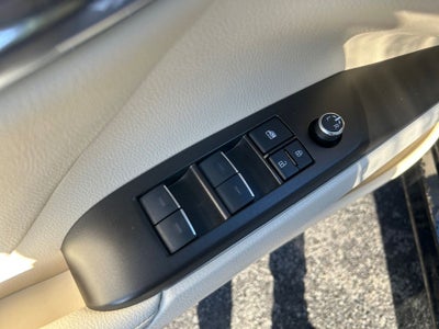 2022 Toyota Camry Hybrid SE