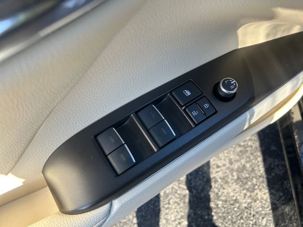 2022 Toyota Camry Hybrid SE