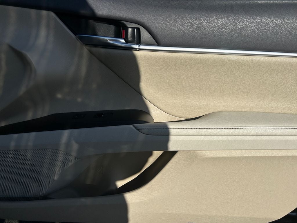 2022 Toyota Camry Hybrid SE