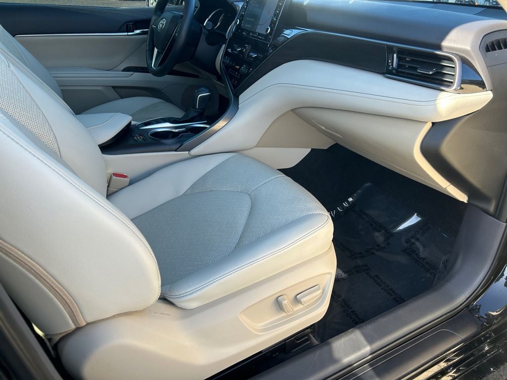 2022 Toyota Camry Hybrid SE