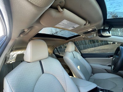 2022 Toyota Camry Hybrid SE