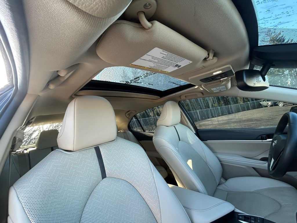 2022 Toyota Camry Hybrid SE