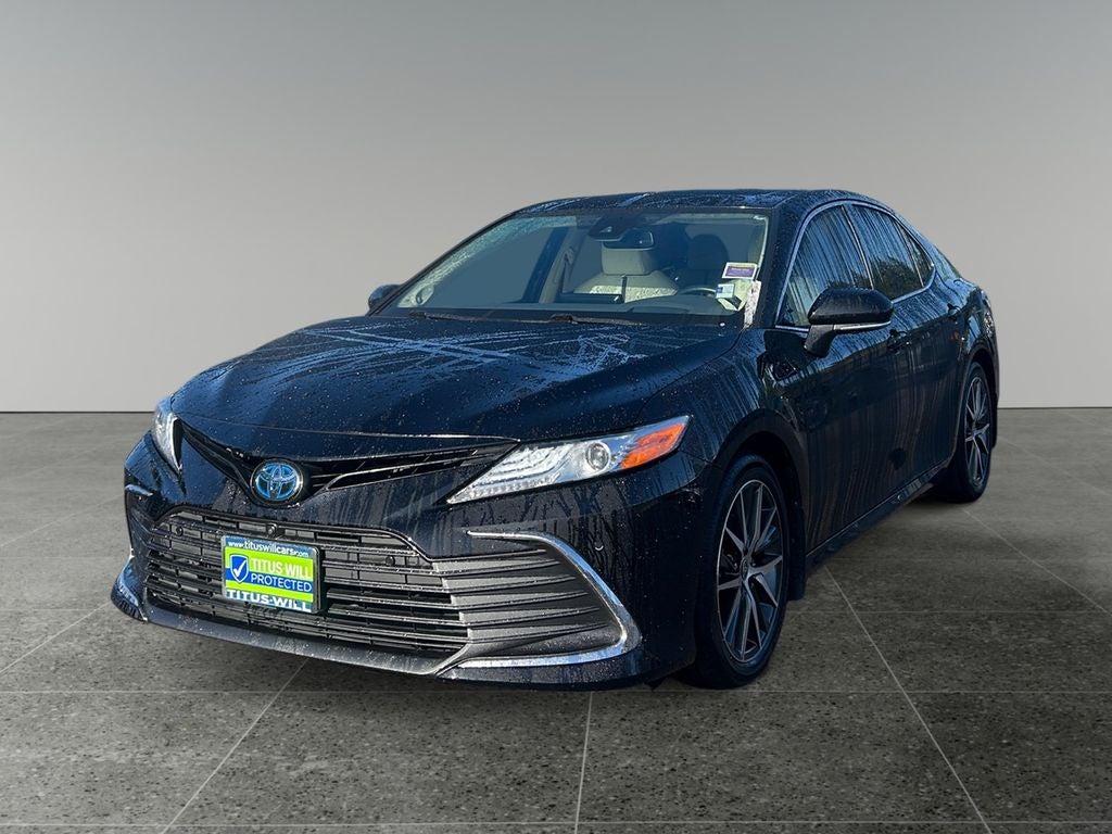 2022 Toyota Camry Hybrid SE