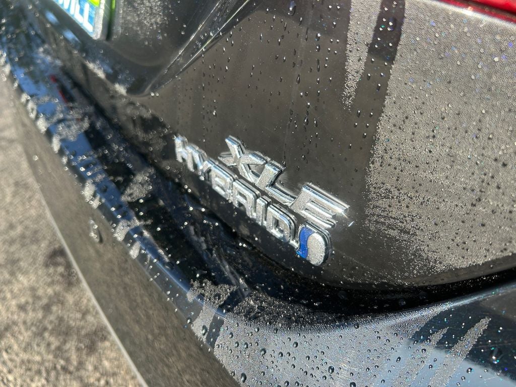 2022 Toyota Camry Hybrid SE