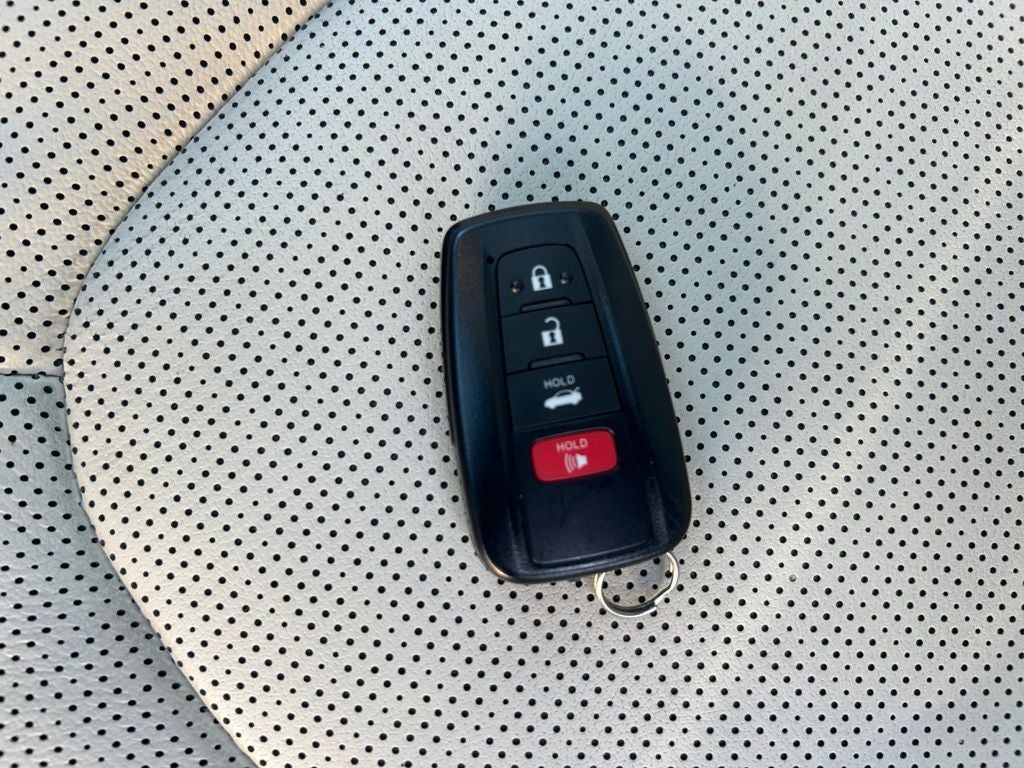 2022 Toyota Camry Hybrid SE