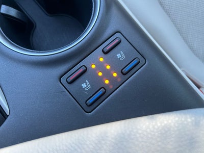 2022 Toyota Camry Hybrid SE