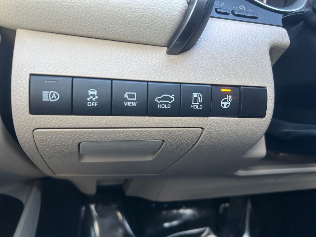 2022 Toyota Camry Hybrid SE