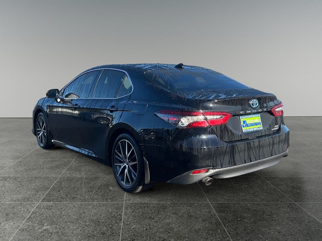 2022 Toyota Camry Hybrid SE
