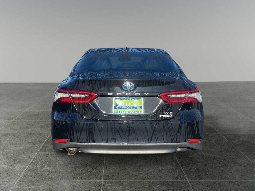 2022 Toyota Camry Hybrid SE