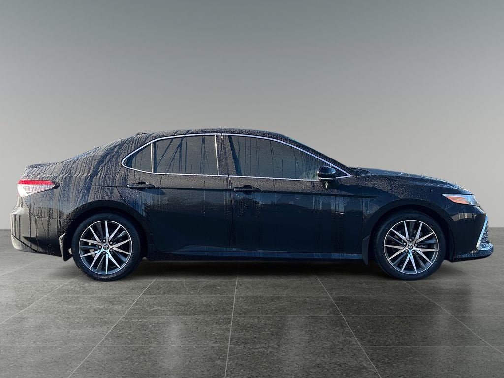 2022 Toyota Camry Hybrid SE