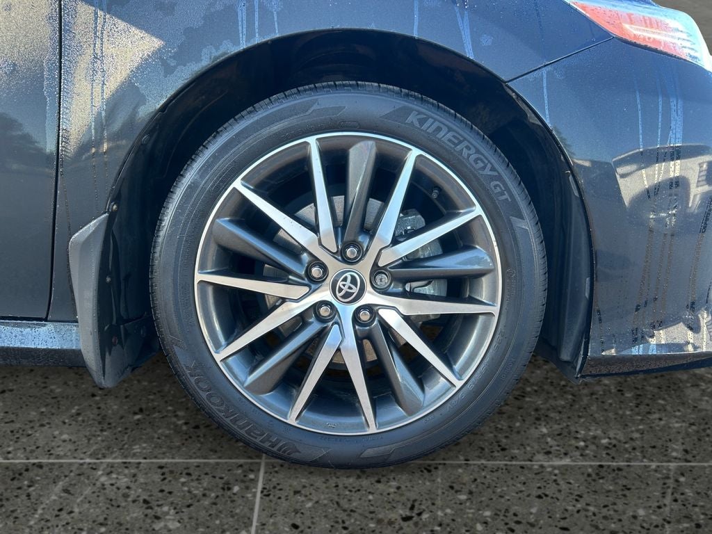 2022 Toyota Camry Hybrid SE