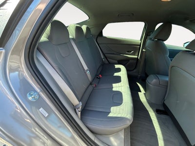 2021 Hyundai ELANTRA SE