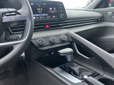 2025 Hyundai ELANTRA SE