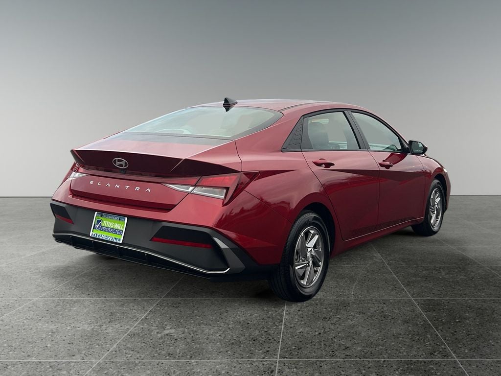 2025 Hyundai ELANTRA SE