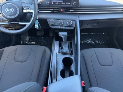 2025 Hyundai ELANTRA SE