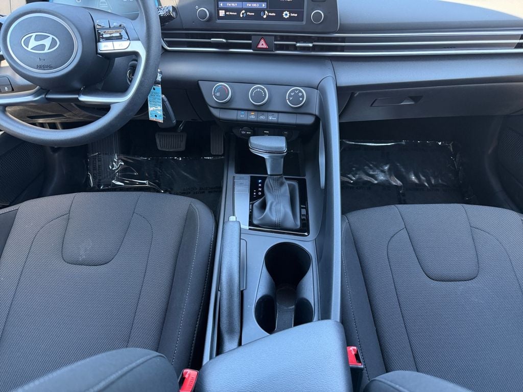 2025 Hyundai ELANTRA SE