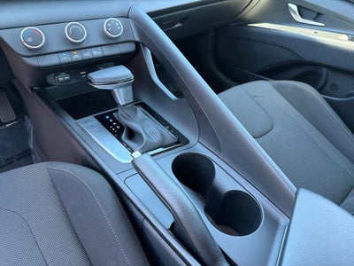 2025 Hyundai ELANTRA SE