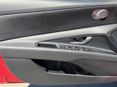 2025 Hyundai ELANTRA SE