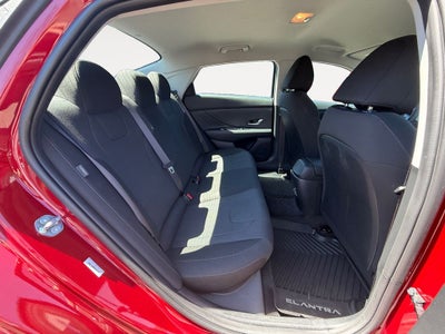 2025 Hyundai ELANTRA SE