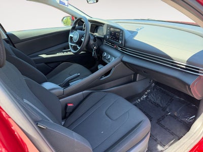 2025 Hyundai ELANTRA SE