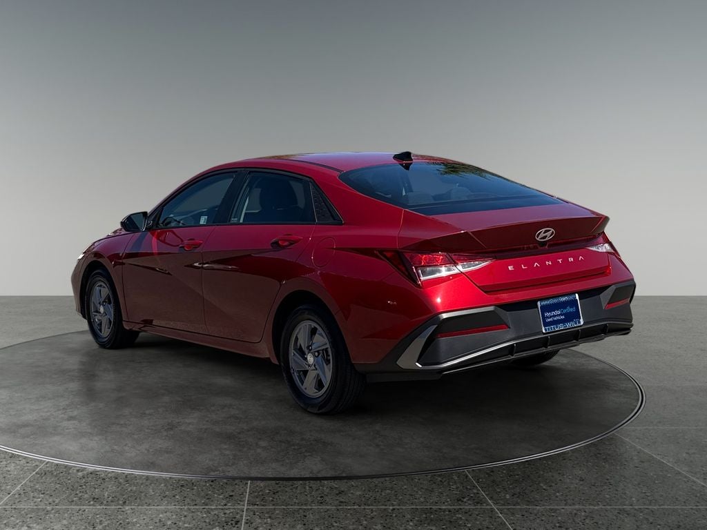 2025 Hyundai ELANTRA SE
